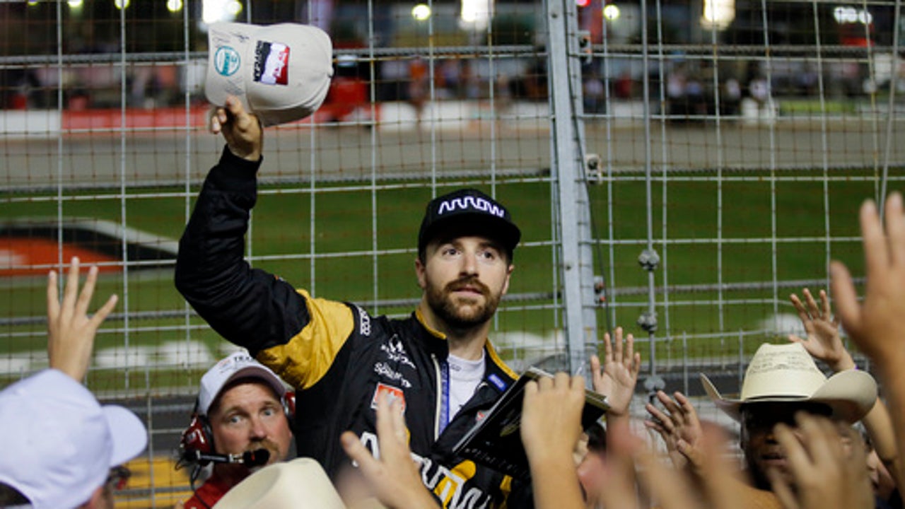 James Hinchcliffe has 11-week lead in IndyCar race at Texas